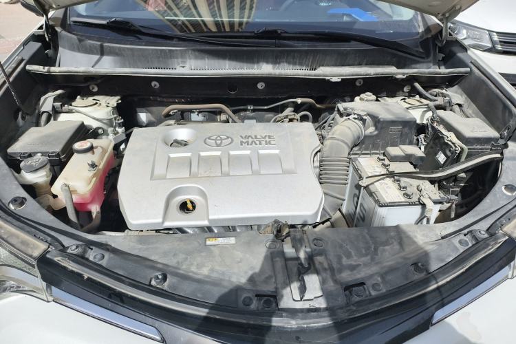 Used Toyota RAV4 2019 2.0L CVT Two-Wheel Drive Comfort Edition China VI Standard Engine Bay
