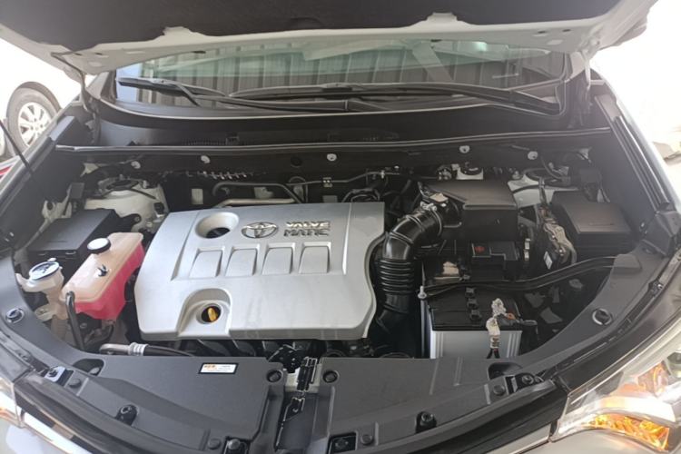 Used Toyota RAV4 2019 2.0L CVT Two-Wheel Drive Fashion X Limited Edition China VI Standard Engine Bay