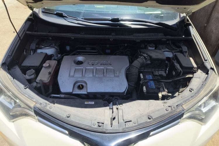 Used Toyota RAV4 2019 2.0L CVT Two-Wheel Drive Luxury Version China VI Standard Engine Bay