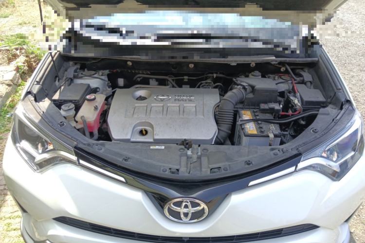 Used Toyota RAV4 2019 2.0L CVT Two-Wheel Drive Pioneer Edition China VI Standard Engine Bay