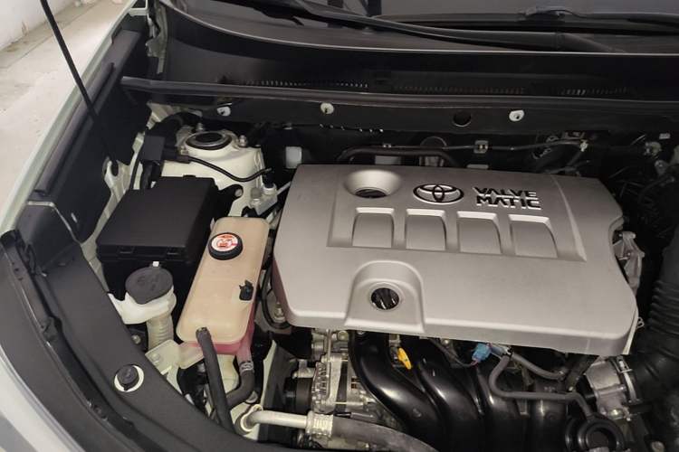 Used Toyota RAV4 2019 2.0L CVT Two-Wheel Drive Fashion X Limited Edition China V Standard Engine Bay Right