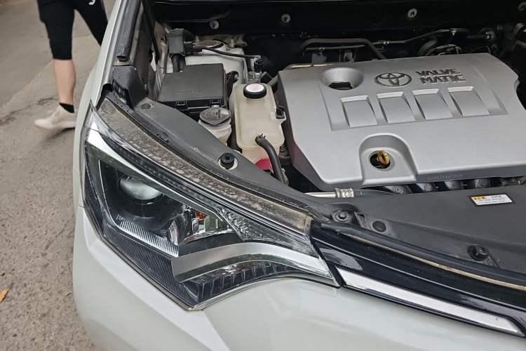 Used Toyota RAV4 2019 2.0L CVT Two-Wheel Drive Pioneer Edition China V Standard Engine Bay Right