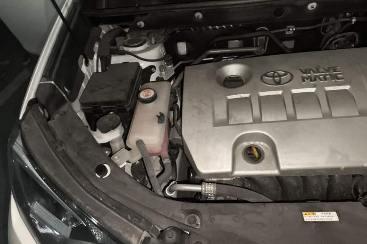 Used Toyota RAV4 2019 2.0L CVT Two-Wheel Drive Pioneer Edition China VI Standard Engine Bay Right