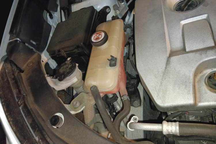 Used Toyota RAV4 2019 2.0L CVT 4x4 New Edition China VI Standard Engine Bay Right