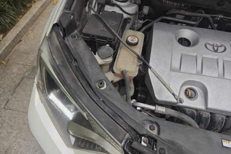 Used Toyota RAV4 2019 2.0L CVT Two-Wheel Drive Pioneer Edition China V Standard Engine Bay Right