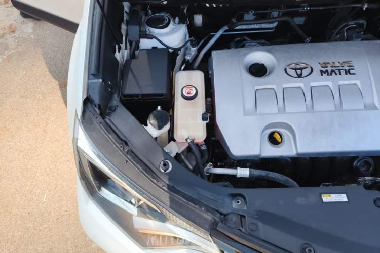 Used Toyota RAV4 2019 2.0L CVT Two-Wheel Drive Urban Edition China VI Standard Engine Bay Right