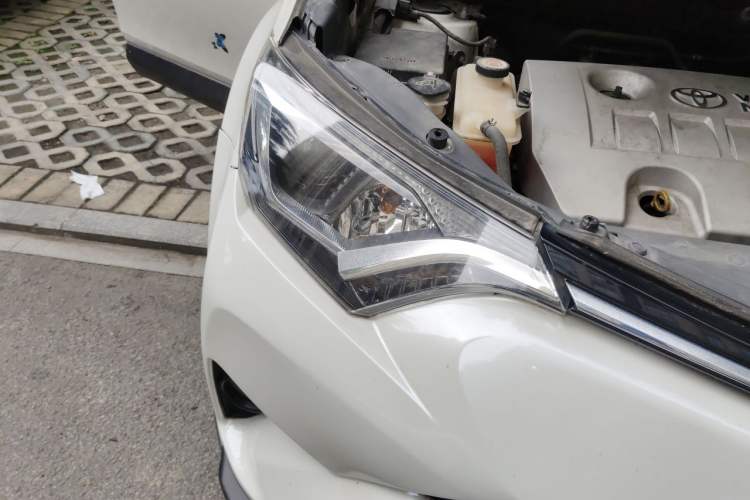 Used Toyota RAV4 2019 2.0L CVT Two-Wheel Drive Pioneer Edition China VI Standard Engine Bay Right