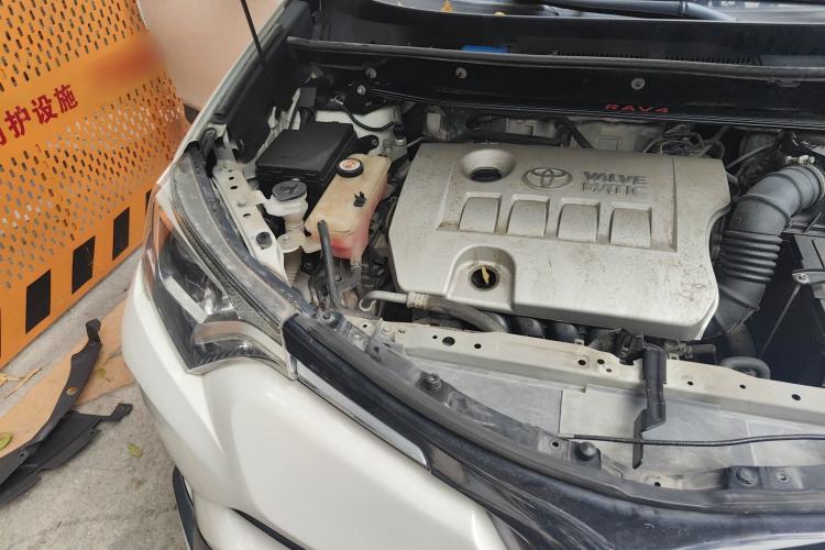 Used Toyota RAV4 2019 2.0L CVT Two-Wheel Drive Comfort Edition China VI Standard Engine Bay Right