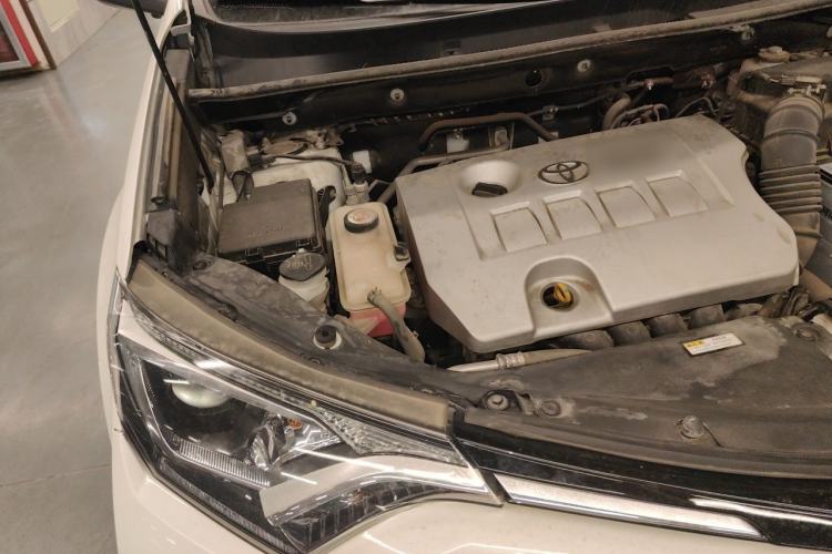 Used Toyota RAV4 2019 2.0L CVT Two-Wheel Drive Pioneer Edition China V Standard Engine Bay Right
