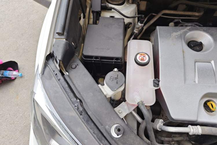 Used Toyota RAV4 2019 2.0L CVT Two-Wheel Drive Pioneer Edition China V Standard Engine Bay Right