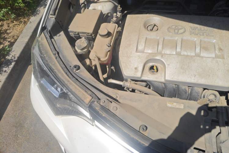 Used Toyota RAV4 2019 2.0L CVT Two-Wheel Drive Pioneer Edition China V Standard Engine Bay Right