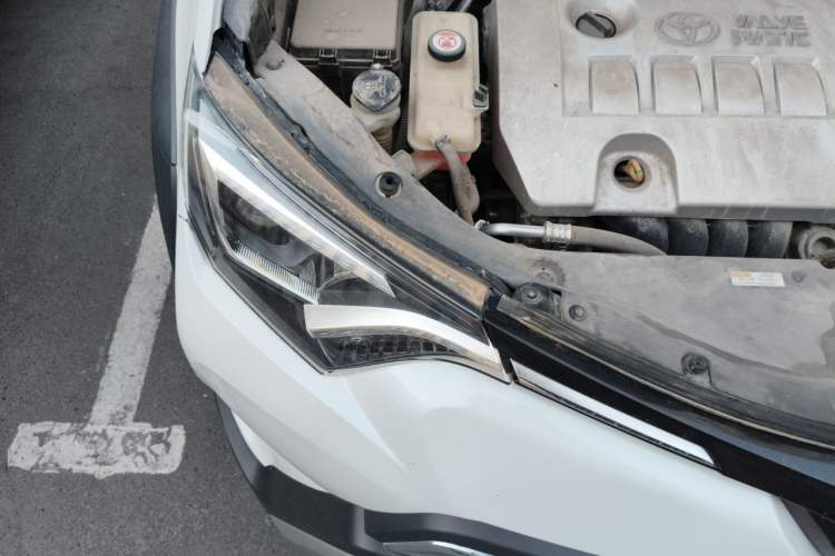 Used Toyota RAV4 2019 2.0L CVT Two-Wheel Drive Fashion X Limited Edition China VI Standard Engine Bay Right
