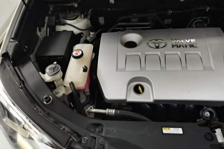Used Toyota RAV4 2019 2.0L CVT Two-Wheel Drive Fashion X Limited Edition China VI Standard Engine Bay Right