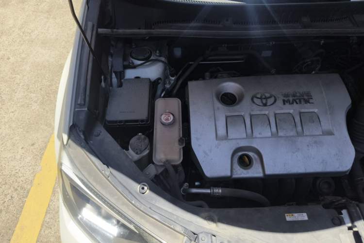Used Toyota RAV4 2019 2.0L CVT Two-Wheel Drive Luxury Version China VI Standard Engine Bay Right