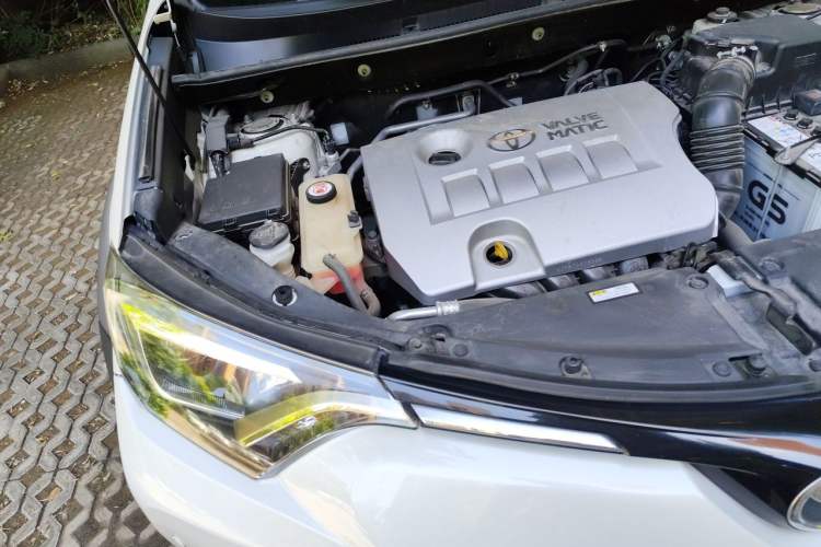 Used Toyota RAV4 2019 2.0L CVT Two-Wheel Drive Fashion X Limited Edition China V Standard Engine Bay Right