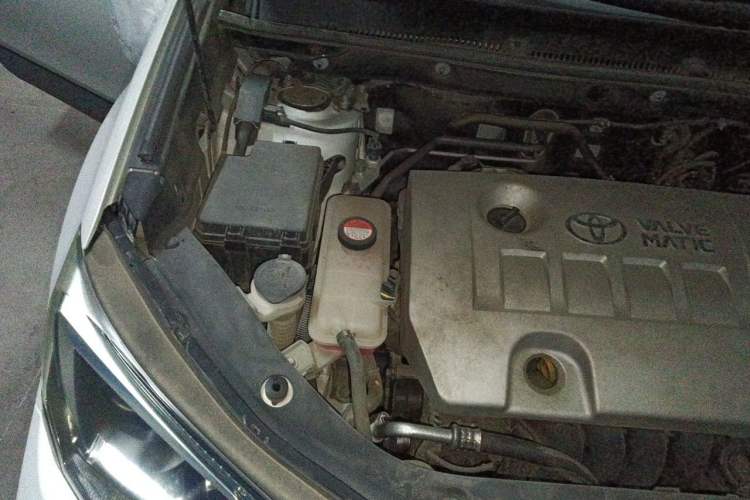 Used Toyota RAV4 2019 2.0L CVT Two-Wheel Drive Luxury Version China VI Standard Engine Bay Right