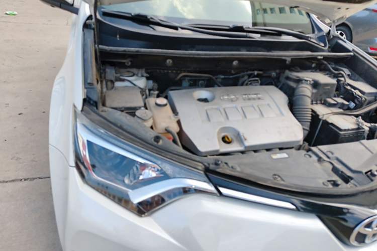 Used Toyota RAV4 2019 2.0L CVT Two-Wheel Drive Comfort Edition China VI Standard Engine Bay Right