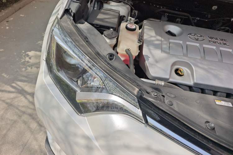 Used Toyota RAV4 2019 2.0L CVT Two-Wheel Drive Pioneer Edition China V Standard Engine Bay Right