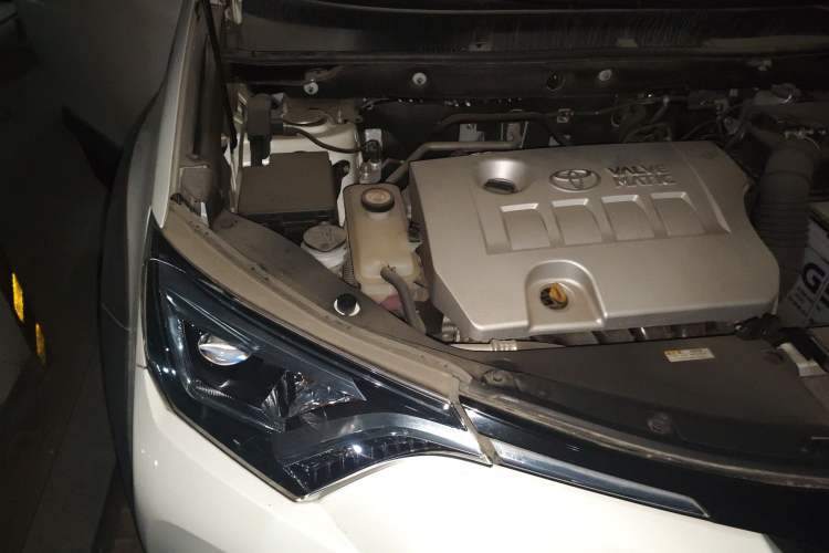Used Toyota RAV4 2019 2.0L CVT Two-Wheel Drive Fashion X Limited Edition China V Standard Engine Bay Right