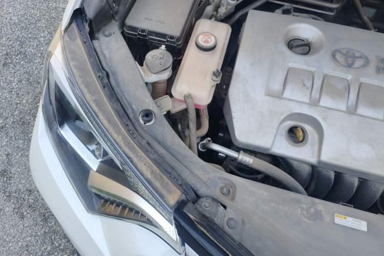Used Toyota RAV4 2019 2.0L CVT Two-Wheel Drive Comfort Edition China VI Standard Engine Bay Right
