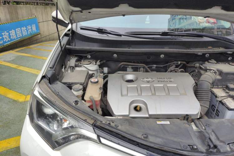 Used Toyota RAV4 2019 2.0L CVT Two-Wheel Drive Pioneer Edition China V Standard Engine Bay Right