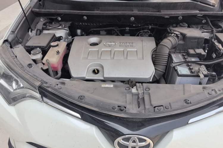 Used Toyota RAV4 2019 2.0L CVT Two-Wheel Drive Pioneer Edition China VI Standard Engine Bay Right