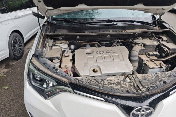 Used Toyota RAV4 2019 2.0L CVT Two-Wheel Drive ZhiShang Version China VI Standard Engine Bay Right
