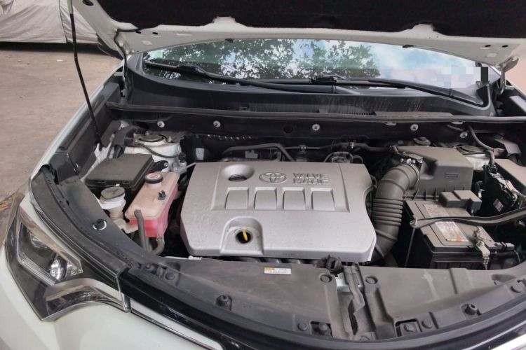 Used Toyota RAV4 2019 2.0L CVT Two-Wheel Drive Fashion X Limited Edition China VI Standard Engine Bay Right