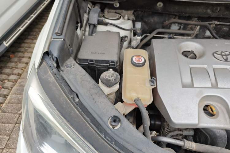 Used Toyota RAV4 2019 2.0L CVT Two-Wheel Drive Urban Edition China VI Standard Engine Bay Right