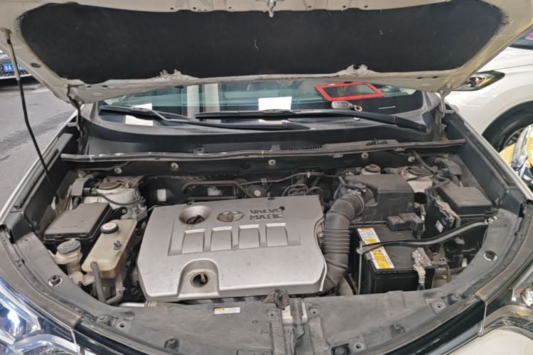 Used Toyota RAV4 2019 2.0L CVT Two-Wheel Drive Fashion X Limited Edition China VI Standard Engine Bay