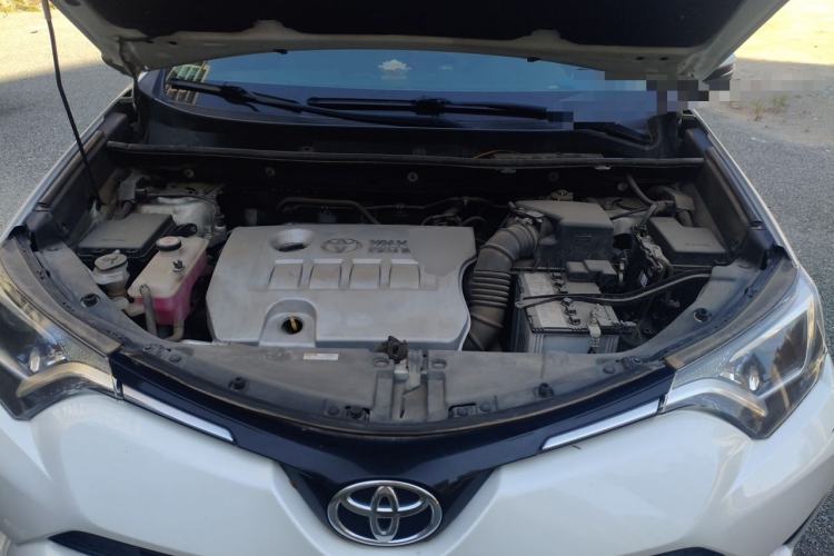 Used Toyota RAV4 2019 2.0L CVT Two-Wheel Drive Comfort Edition China VI Standard Engine Bay