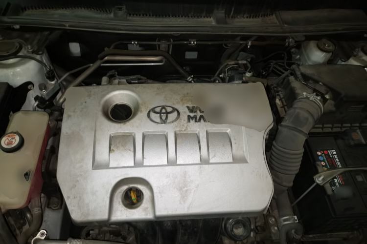 Used Toyota RAV4 2019 2.0L CVT Two-Wheel Drive Luxury Version China VI Standard Engine Bay