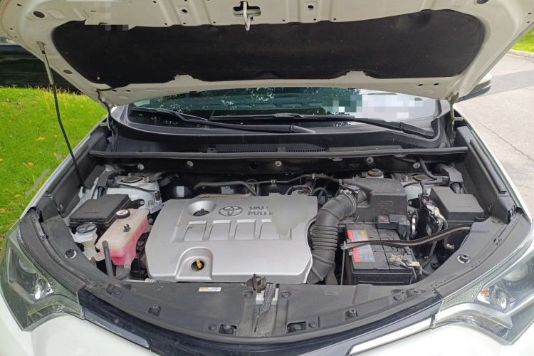 Used Toyota RAV4 2019 2.0L CVT Two-Wheel Drive Pioneer Edition China VI Standard Engine Bay