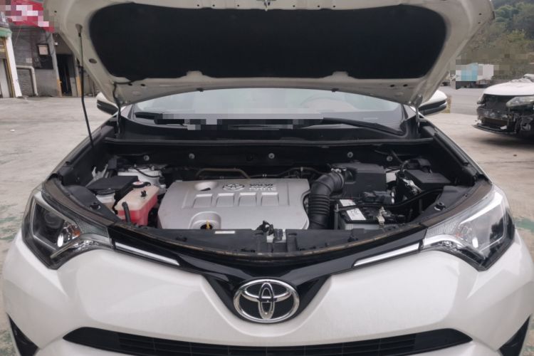 Used Toyota RAV4 2019 2.0L CVT Two-Wheel Drive Urban Edition China VI Standard Engine Bay