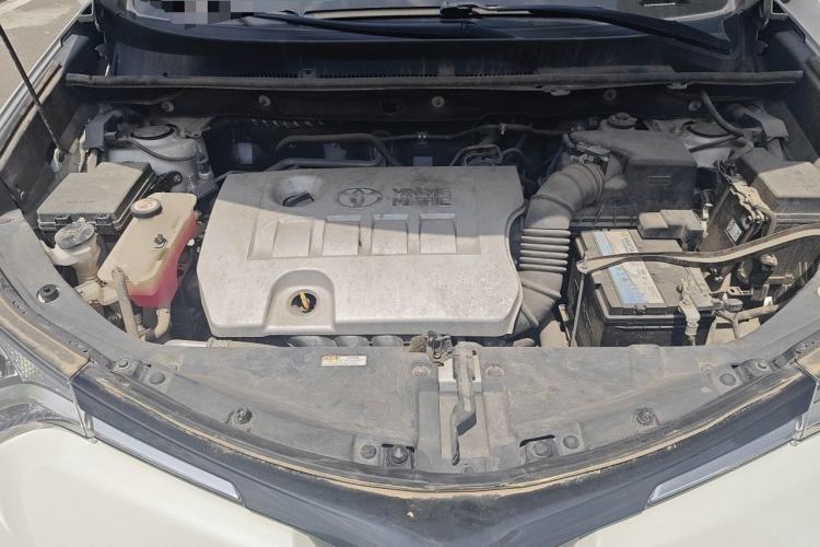 Used Toyota RAV4 2019 2.0L CVT Two-Wheel Drive Luxury Version China VI Standard Engine Bay