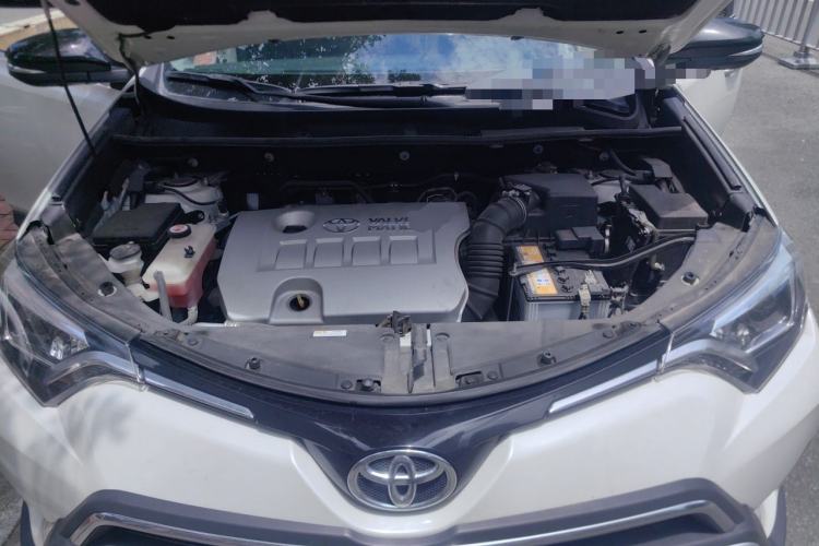 Used Toyota RAV4 2019 2.0L CVT Two-Wheel Drive Fashion X Limited Edition China VI Standard Engine Bay