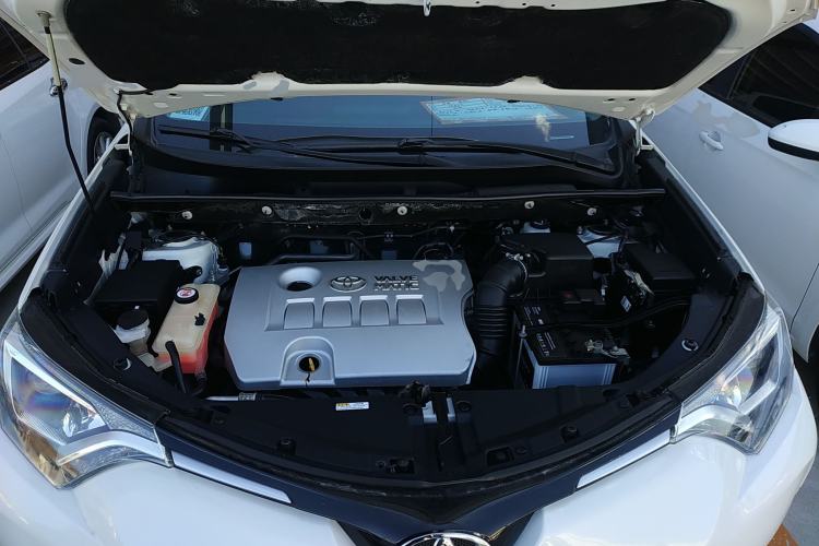 Used Toyota RAV4 2019 2.0L CVT Two-Wheel Drive Comfort Edition China VI Standard Engine Bay