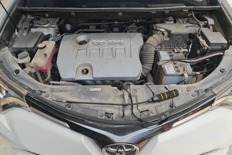 Used Toyota RAV4 2019 2.0L CVT Two-Wheel Drive Luxury Version China VI Standard Engine Bay