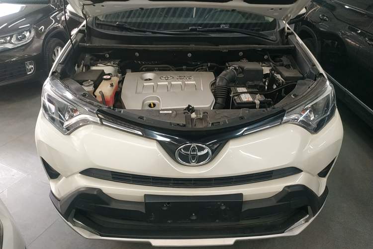 Used Toyota RAV4 2019 2.0L CVT Two-Wheel Drive Pioneer Edition China VI Standard Engine Bay