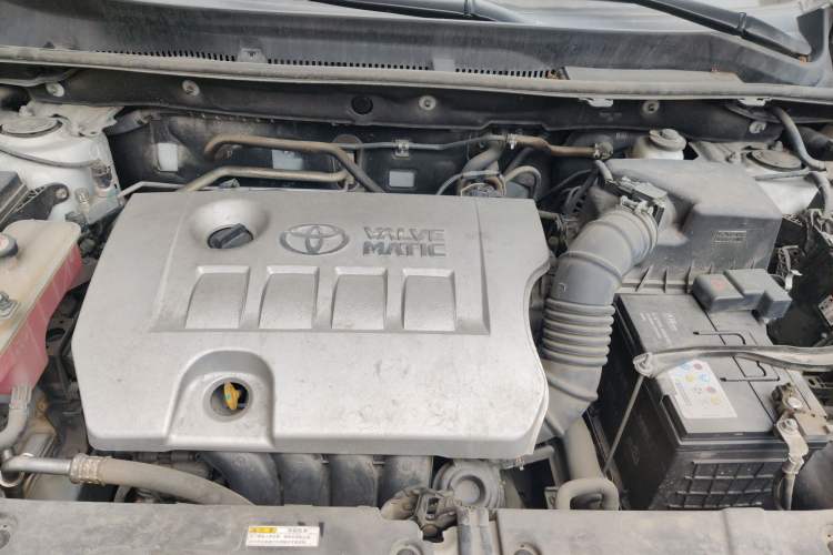 Used Toyota RAV4 2019 2.0L CVT Two-Wheel Drive Luxury Version China VI Standard Engine Bay