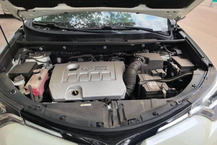Used Toyota RAV4 2019 2.0L CVT Two-Wheel Drive Fashion X Limited Edition China VI Standard Engine Bay