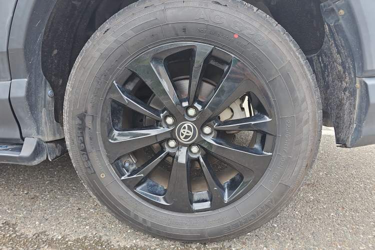 Used Toyota RAV4 2019 2.0L CVT Two-Wheel Drive Fashion X Limited Edition China V Standard Exterior 1