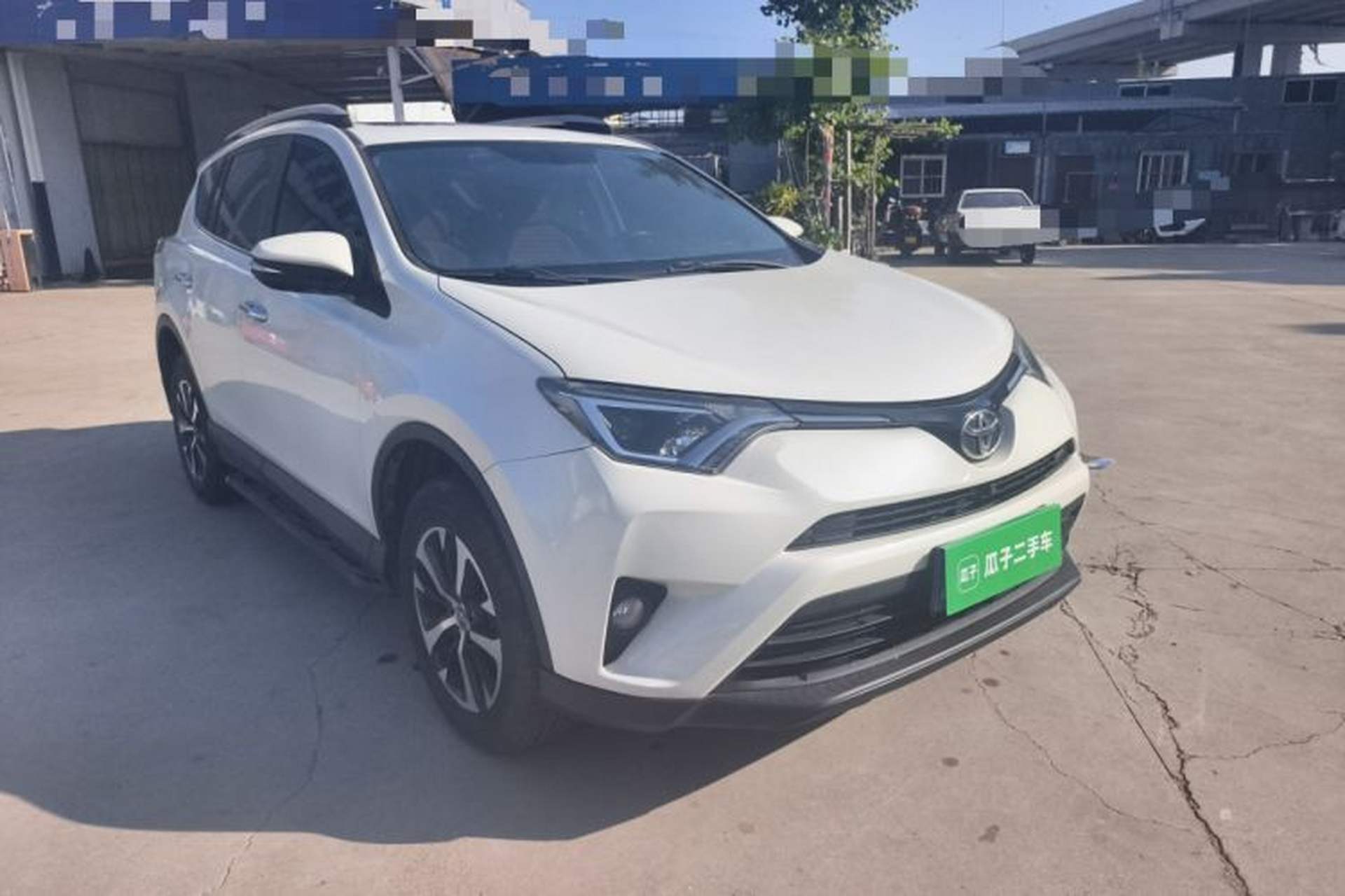 Used Toyota RAV4 2019 2.0L CVT Two-Wheel Drive Luxury Version China VI Standard Exterior 1