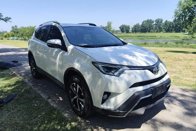 Used Toyota RAV4 2019 2.0L CVT Two-Wheel Drive Pioneer Edition China VI Standard Exterior 1