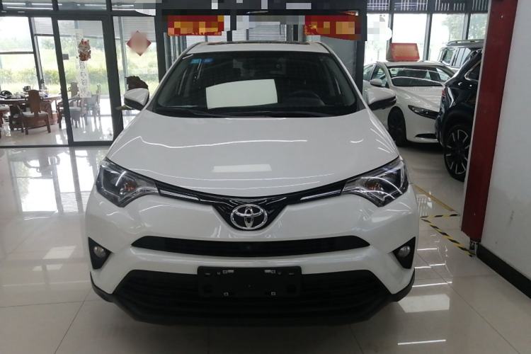 Used Toyota RAV4 2019 2.0L CVT Two-Wheel Drive Luxury Version China VI Standard Exterior 1