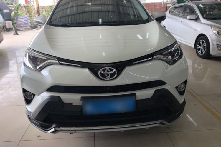 Used Toyota RAV4 2019 2.0L CVT Two-Wheel Drive ZhiShang Version China VI Standard Exterior 1