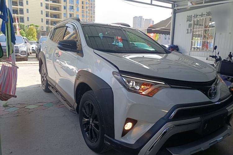 Used Toyota RAV4 2019 2.0L CVT Two-Wheel Drive Fashion X Limited Edition China VI Standard Exterior 1
