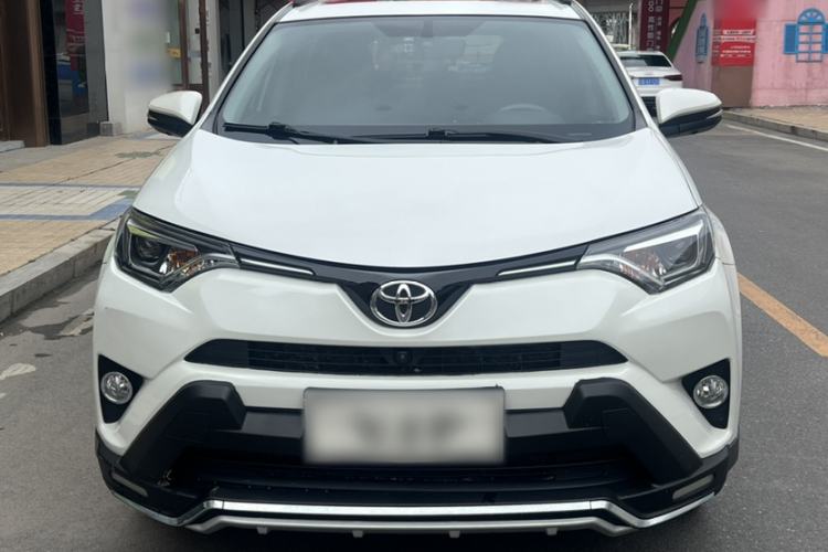 Used Toyota RAV4 2019 2.0L CVT Two-Wheel Drive ZhiShang Version China VI Standard Exterior 1