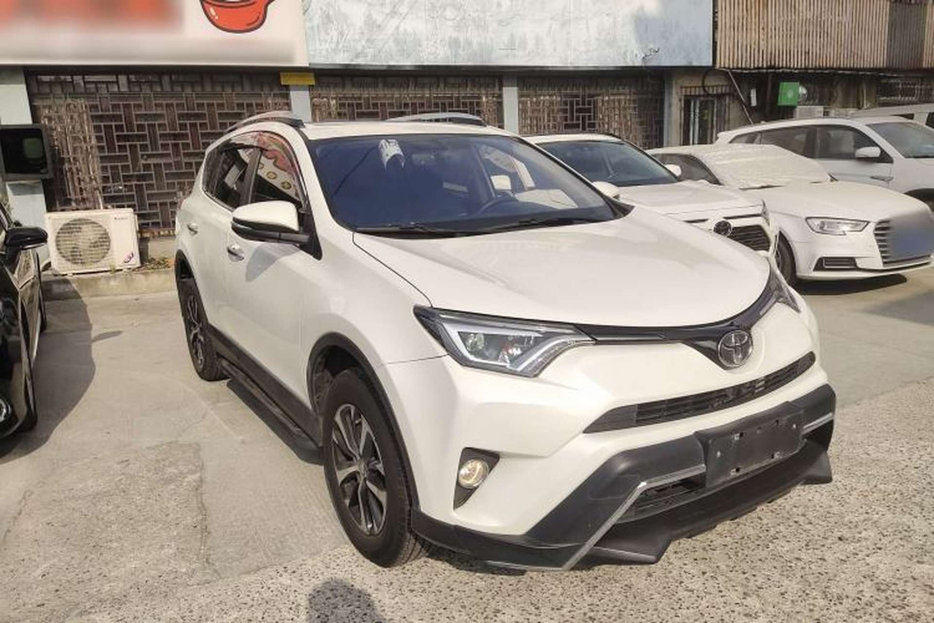 Used Toyota RAV4 2019 2.0L CVT Two-Wheel Drive ZhiShang Version China VI Standard Exterior 1