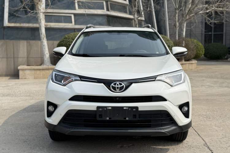 Used Toyota RAV4 2019 2.0L CVT Two-Wheel Drive Pioneer Edition China V Standard Exterior 1